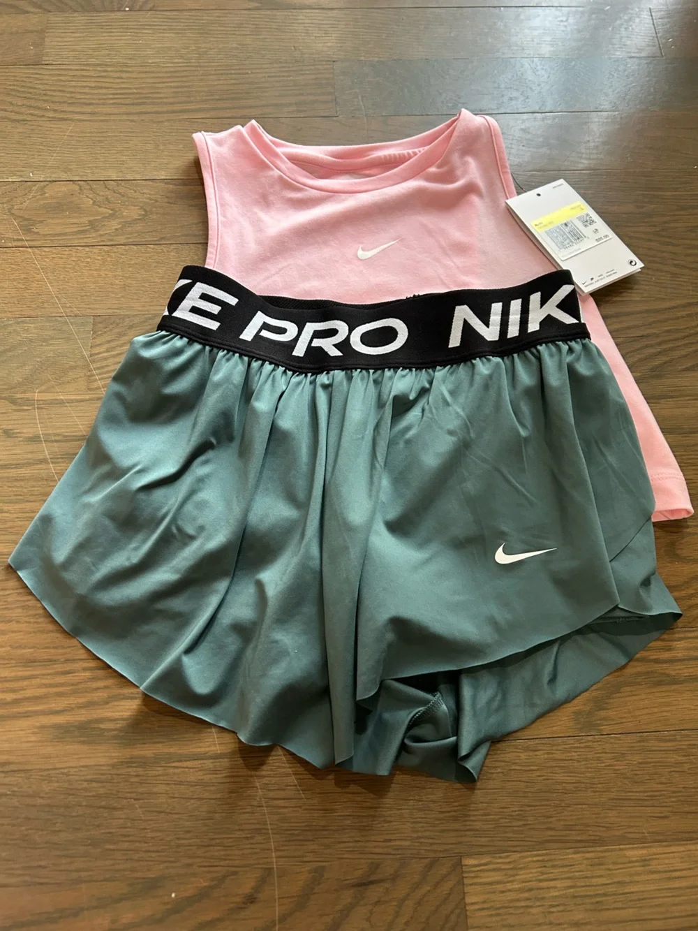 NWT Nike Girls Set size Small